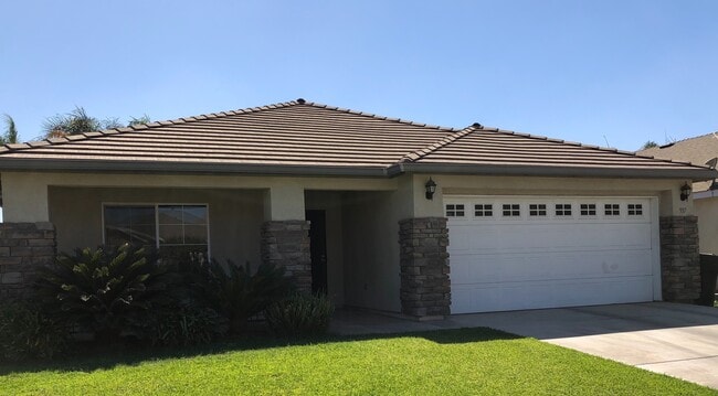 937 W Mcintire Ave in Porterville, CA - Building Photo - Building Photo