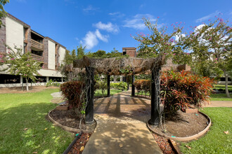 Poinciana Manor in Kailua, HI - Foto de edificio - Building Photo