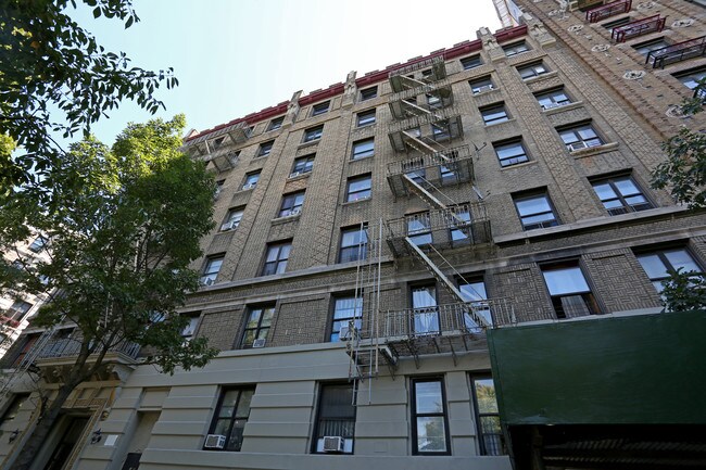 736 Riverside Dr in New York, NY - Building Photo - Building Photo