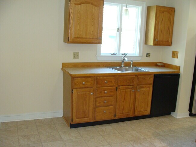 66 Brock St, Unit 1 in Boston, MA - Foto de edificio - Building Photo