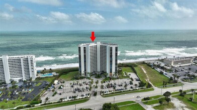 9650 S Ocean Dr in Jensen Beach, FL - Foto de edificio - Building Photo