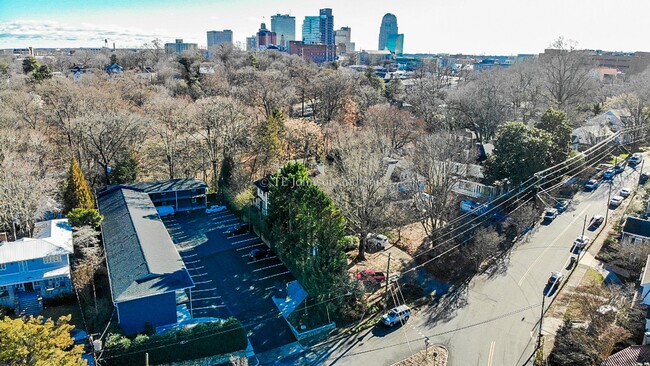 Summit St Apartments in Winston-Salem, NC - Foto de edificio - Building Photo