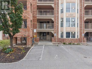 4025 Kilmer Dr in Burlington, ON - Building Photo - Building Photo