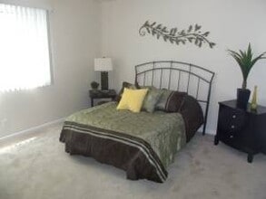 Blondo Crest Apartments in Omaha, NE - Building Photo - Building Photo