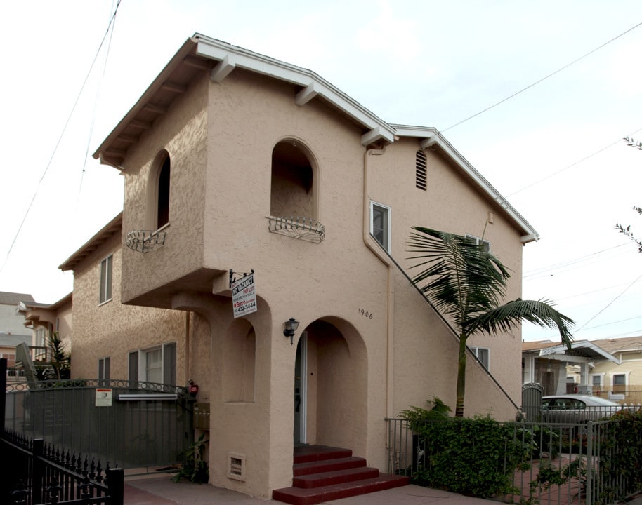 1906 E 6th St in Long Beach, CA - Building Photo