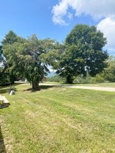 27 Hendrix Dr in Candler, NC - Foto de edificio - Building Photo