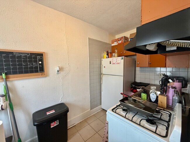 167 Davis Ave, Unit 2 in Kearny, NJ - Foto de edificio - Building Photo