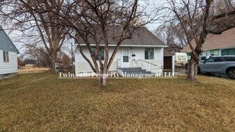 1741 Heyburn Ave E in Twin Falls, ID - Building Photo