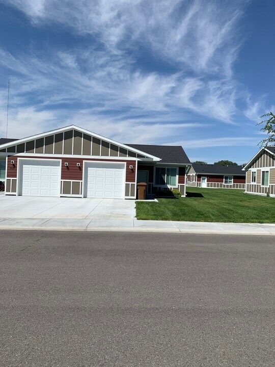 Southwest Patio Home Apartments in Chubbuck, ID - Building Photo