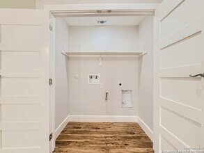 839 Oasis St, Unit 1 in New Braunfels, TX - Foto de edificio - Building Photo