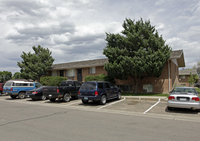 3002 Sunset Dr in Evans, CO - Foto de edificio - Building Photo