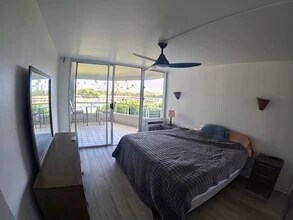 2600 Pualani Way, Unit 301 in Honolulu, HI - Building Photo - Building Photo