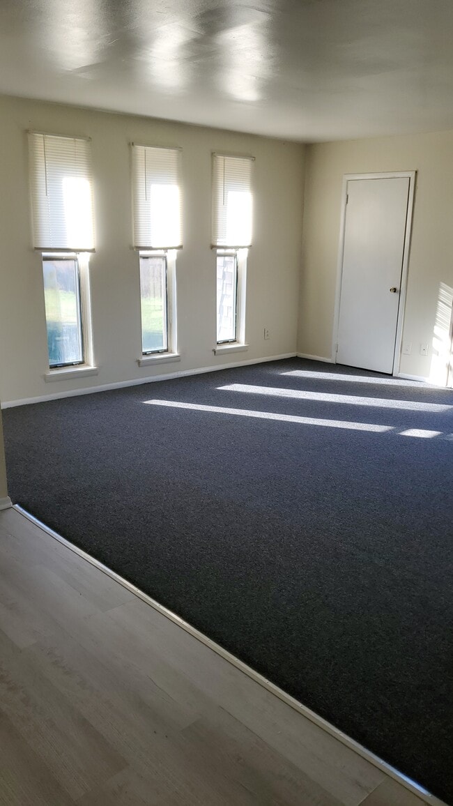 221 Cookstown New Egypt Rd, Unit F4 in Cookstown, NJ - Foto de edificio - Building Photo