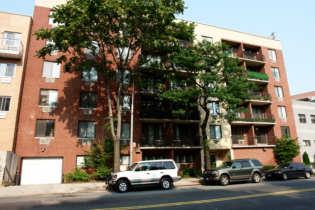 3208 Union St in Flushing, NY - Building Photo - Building Photo