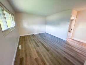 1236 Grovewood Dr in Columbus, OH - Building Photo - Building Photo