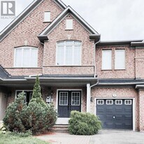 4 Daniel Reaman Crescent in Vaughan, ON - Building Photo