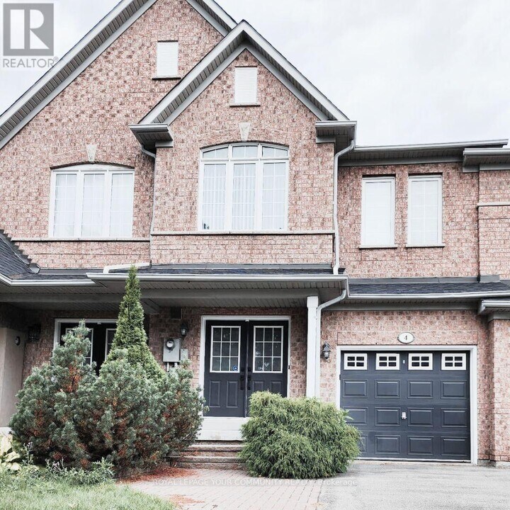 4 Daniel Reaman Crescent in Vaughan, ON - Building Photo