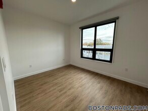 199 Gardner St in Boston, MA - Foto de edificio - Building Photo