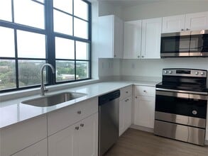 4100 Davie Rd in Davie, FL - Building Photo - Building Photo