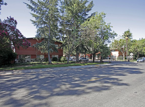 Del Norte Park Apartments in Sacramento, CA - Building Photo - Building Photo