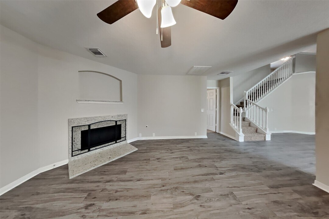 11810 Skydale Dr in Tomball, TX - Building Photo