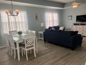 1030 Villagio Cir in Sarasota, FL - Building Photo - Building Photo