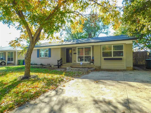 1102 Noble Ave in Carrollton, TX - Building Photo