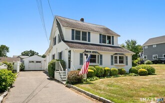 22 Indianola Rd in East Lyme, CT - Building Photo