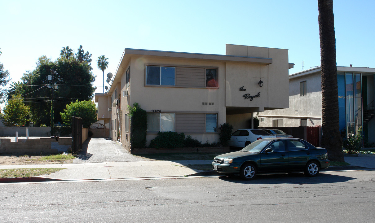 14626 Kittridge St in Van Nuys, CA - Building Photo