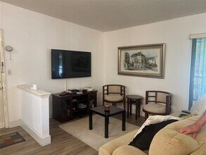10727 W Clairmont Cir in Tamarac, FL - Building Photo - Building Photo