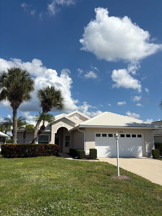 1605 Slate Ct in Venice, FL - Building Photo
