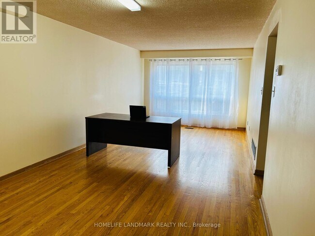 55 Sylvestre Square in Toronto, ON - Building Photo - Building Photo