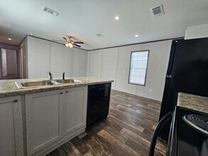 1042 Myakka Dr in North Fort Myers, FL - Building Photo - Building Photo