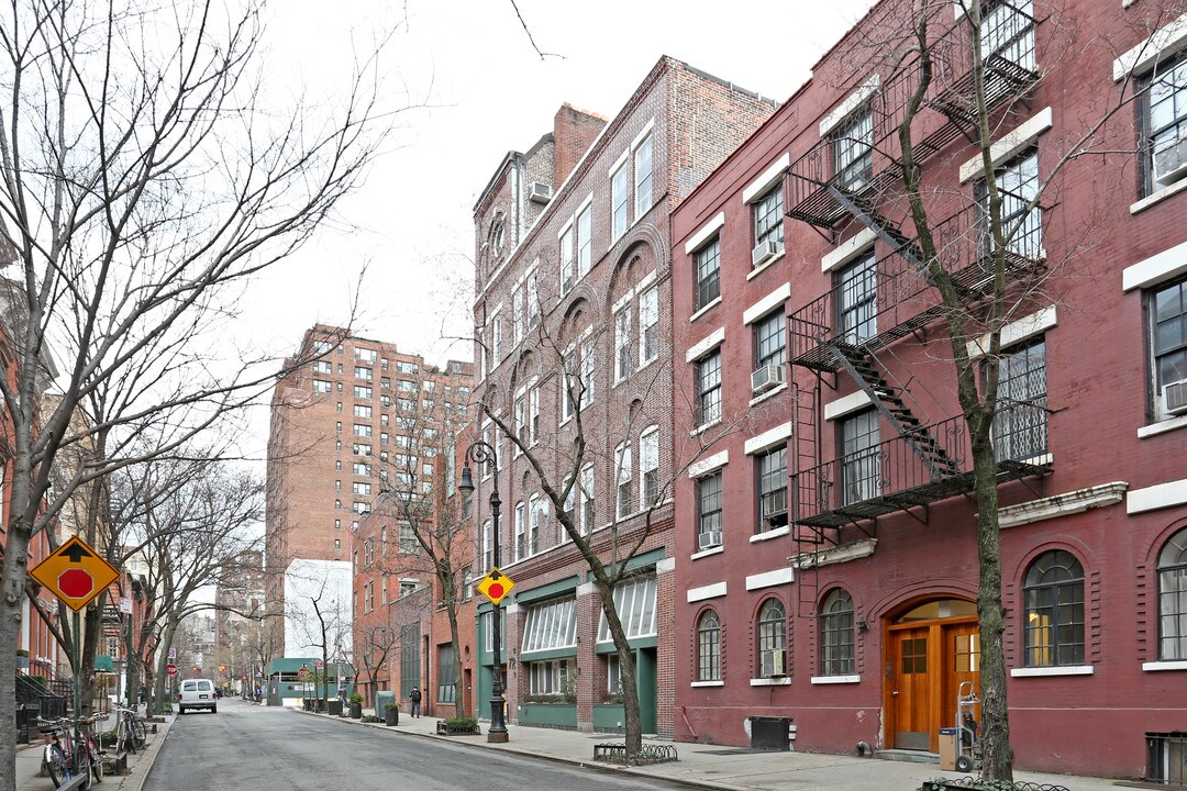 72 Horatio St in New York, NY - Building Photo