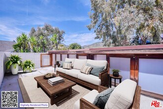 6456 Surfside Way in Malibu, CA - Building Photo - Building Photo