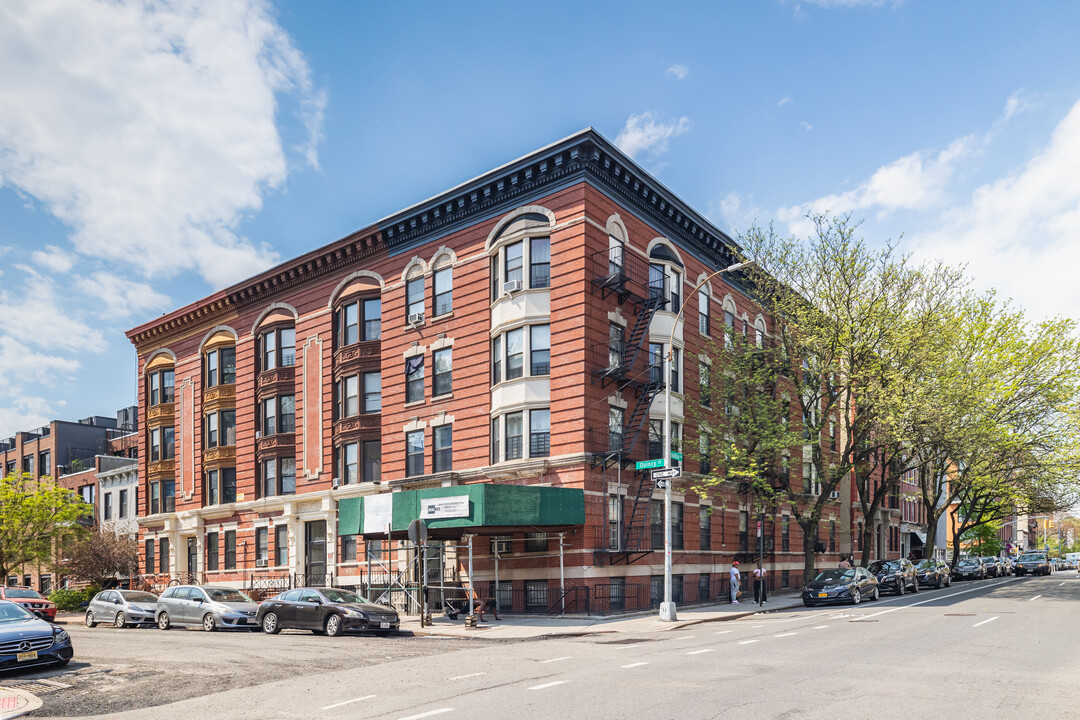 105 Quincy St in Brooklyn, NY - Building Photo