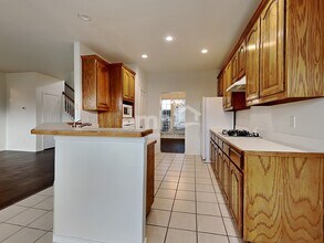 8751 Sunset Trace Dr in Fort Worth, TX - Foto de edificio - Building Photo