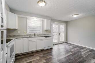 6976 Endsleigh Dr in Reynoldsburg, OH - Building Photo - Building Photo