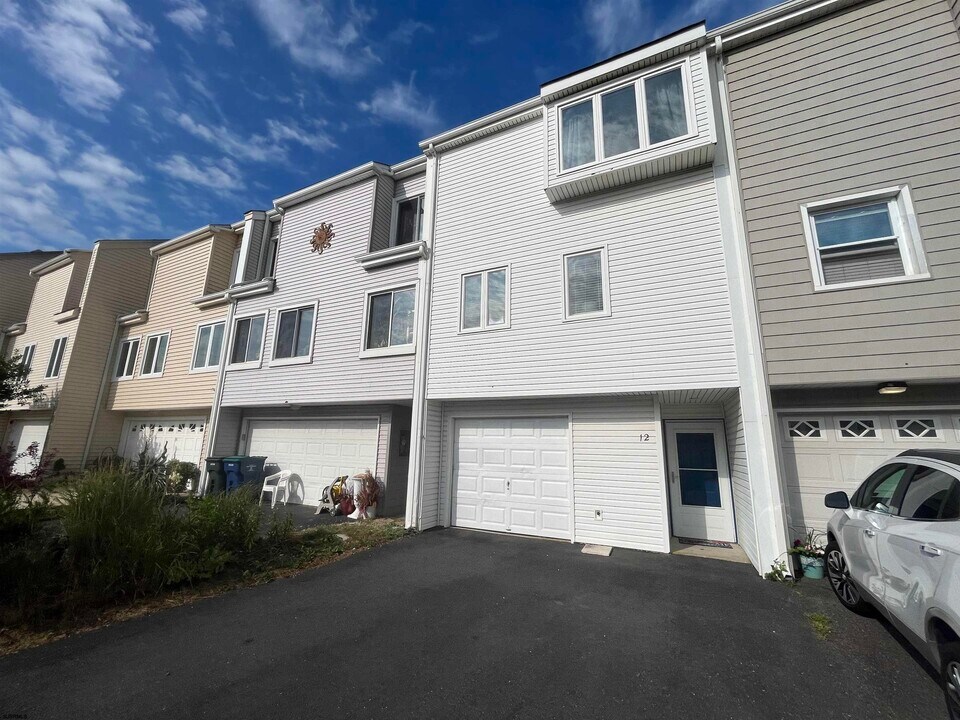 12 Marc Ln in Brigantine, NJ - Building Photo