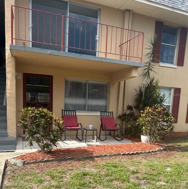 property at 919 W Oak Ridge Rd