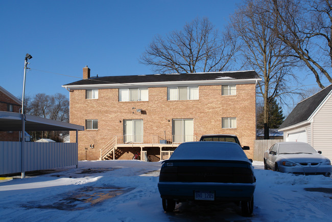 Creekwood Apartments in Holt, MI - Foto de edificio - Building Photo