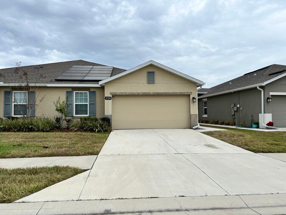 17930 Turning Leaf Cir in Land O Lakes, FL - Building Photo