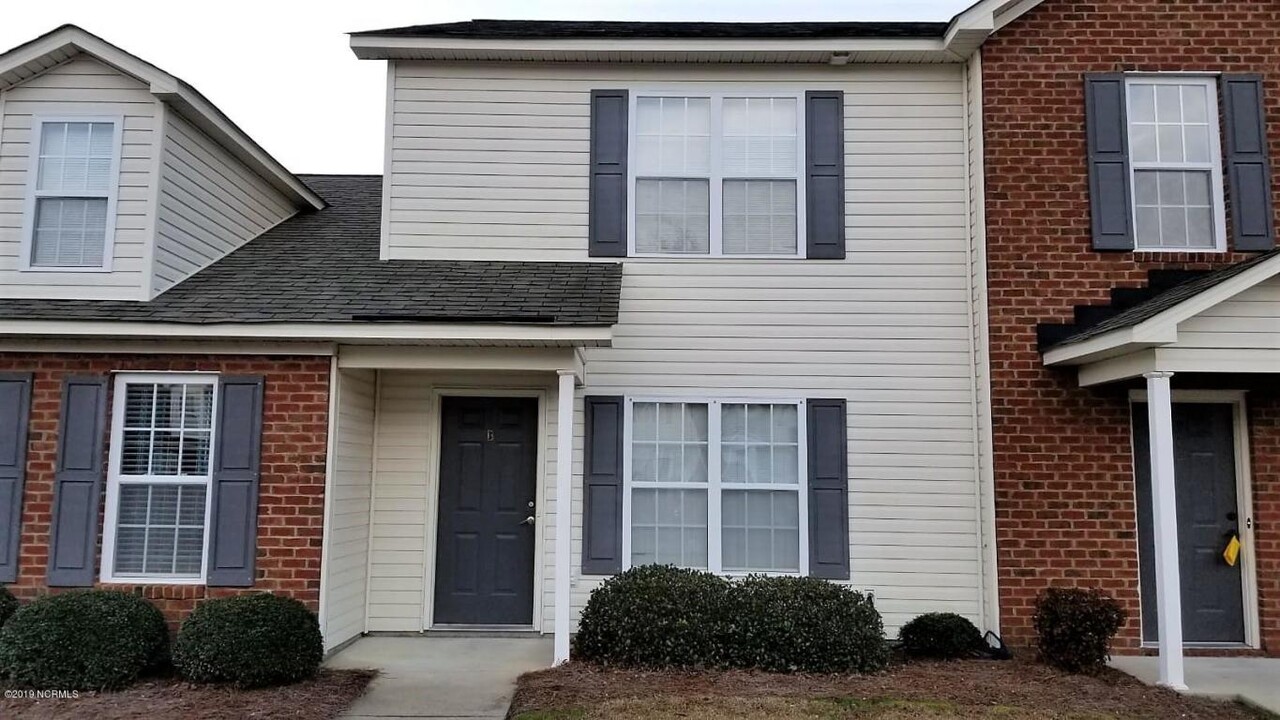 4140 Dudleys Grant Dr, Unit B in Winterville, NC - Foto de edificio