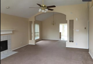 2110 Bay View Dr in Irving, TX - Foto de edificio - Building Photo