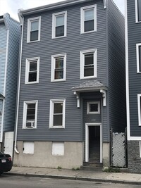 263 Border St, Unit 1 in Boston, MA - Building Photo - Building Photo