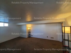 242 Gladstone St, Unit 242.5 in Idaho Falls, ID - Foto de edificio - Building Photo