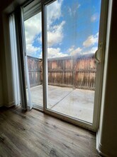 708 Meadow Grove Ct in Bakersfield, CA - Building Photo - Building Photo