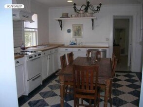 101 Pantigo Rd in East Hampton, NY - Foto de edificio - Building Photo