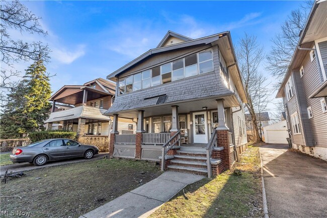 property at 915 Helmsdale Rd