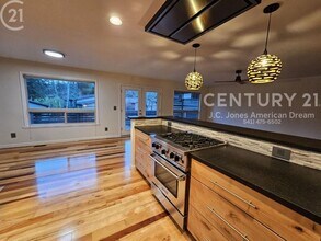 144 Black Oak St in Grants Pass, OR - Building Photo - Building Photo